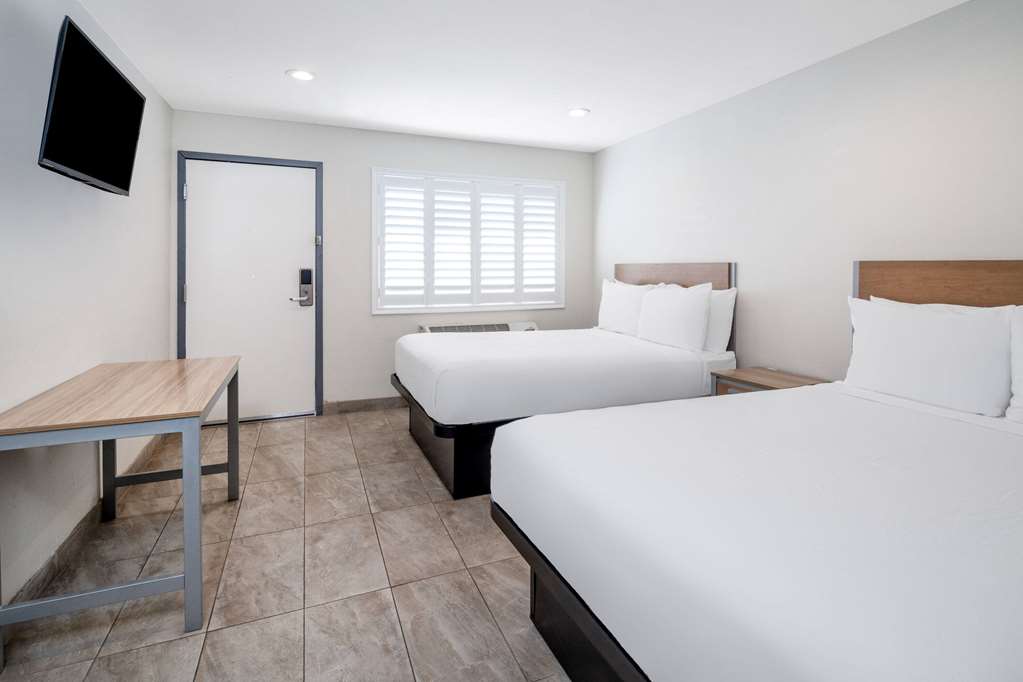 Super 8 by Wyndham Bakersfield CA - photo 17