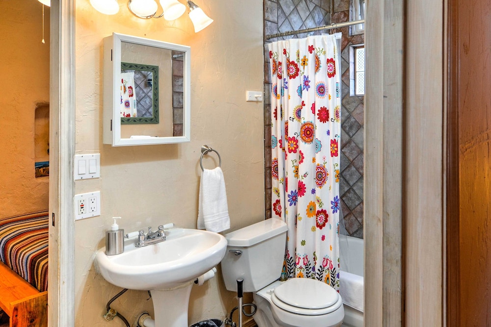 Authentic Adobe Abode Less Than 1 Mile to Sante Fe Plaza in Santa Fe, United States