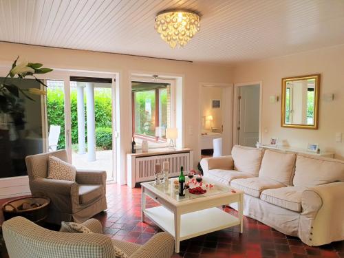 fewo1846 Villa Westerallee Bungalow mit drei Schlafzimmern und Garten — 4-Star Luxury Hotel in Flensburg, Germany