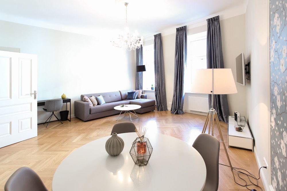 Pink Grapefruit City Condo — 4-Star Luxury Hotel in Vienna, Austria