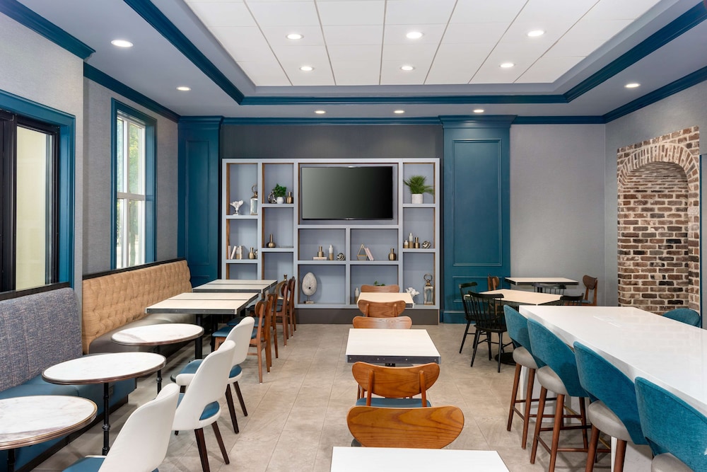 Hampton Inn Savannah Historic District - photo 37