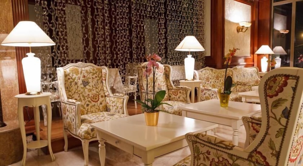 Hotel Roman by Dumbrava Business Resort — 4-Star Luxury Hotel in Roman, Romania