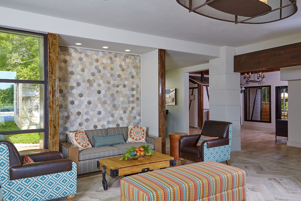 Fredericksburg Inn & Suites - photo 6