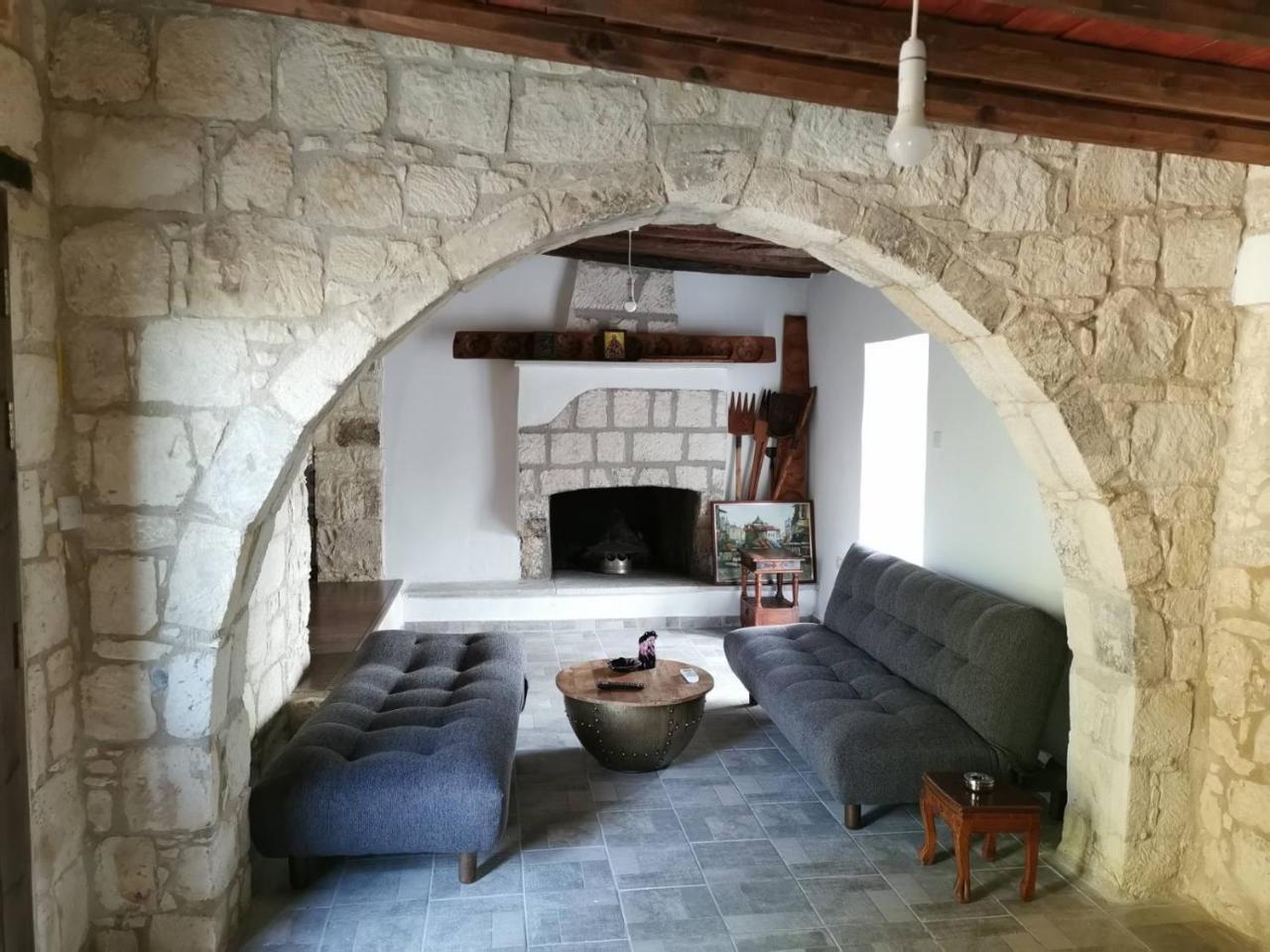 Romanos Villa