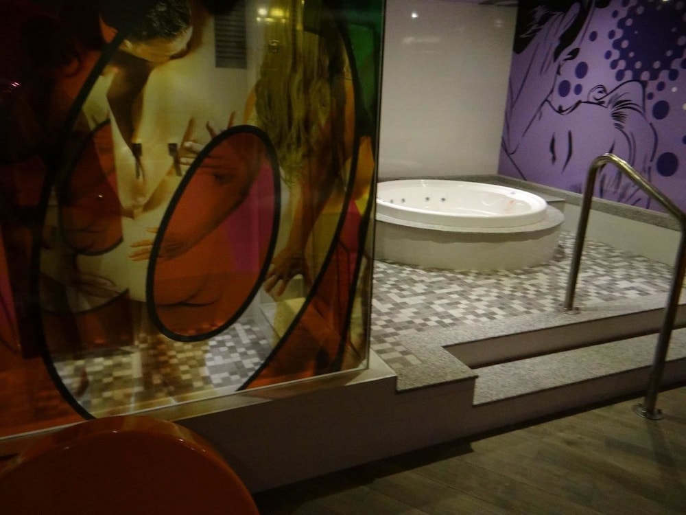 Jetted tub