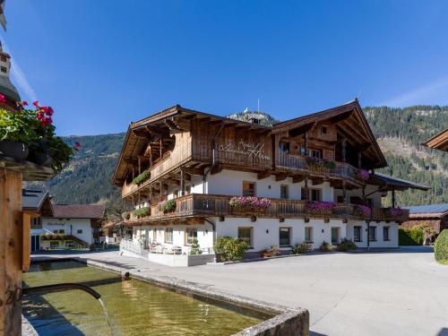Apart Landhaus Heim — 4-Star Luxury Hotel in Mayrhofen, Austria