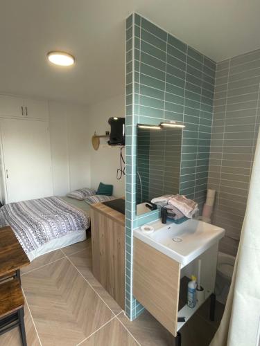 Superbe Studio Neuf Avec Balcon — hotel in Laxou