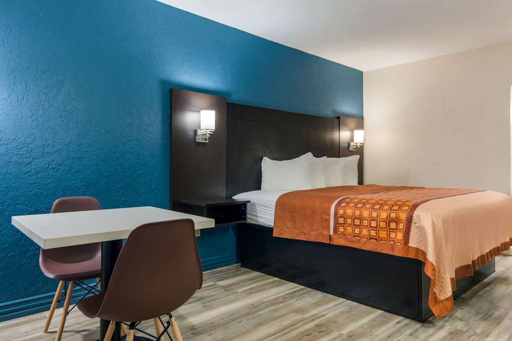Rodeway Inn Broken Bow Hochatown - photo 13