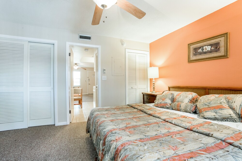 Hideaway Waterfront Resort & Hotel - photo 17