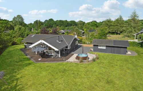 4 Bedroom Gorgeous Home In Glesborg — 5-Star Luxury Hotel in None, Denmark