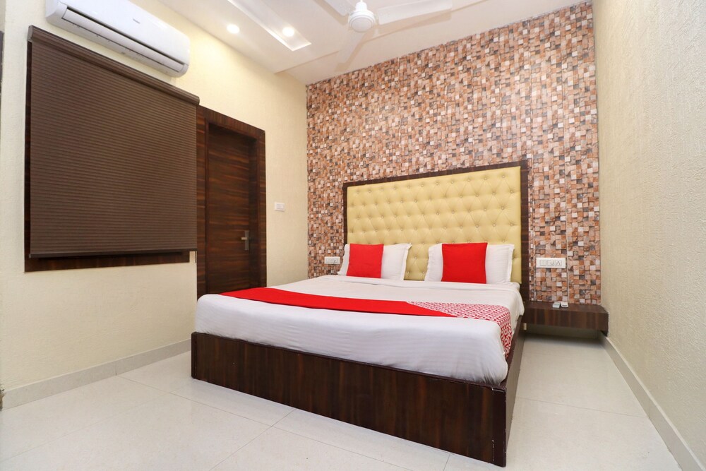 OYO 22579 Azaad Lifestyle