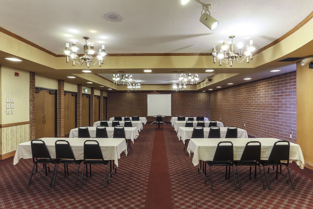 Airport Inn Hotel - photo 17