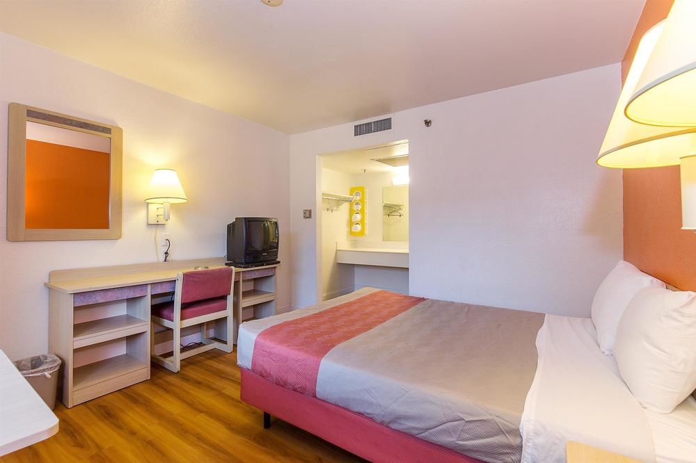 Motel 6 Vallejo Maritime North - photo 11