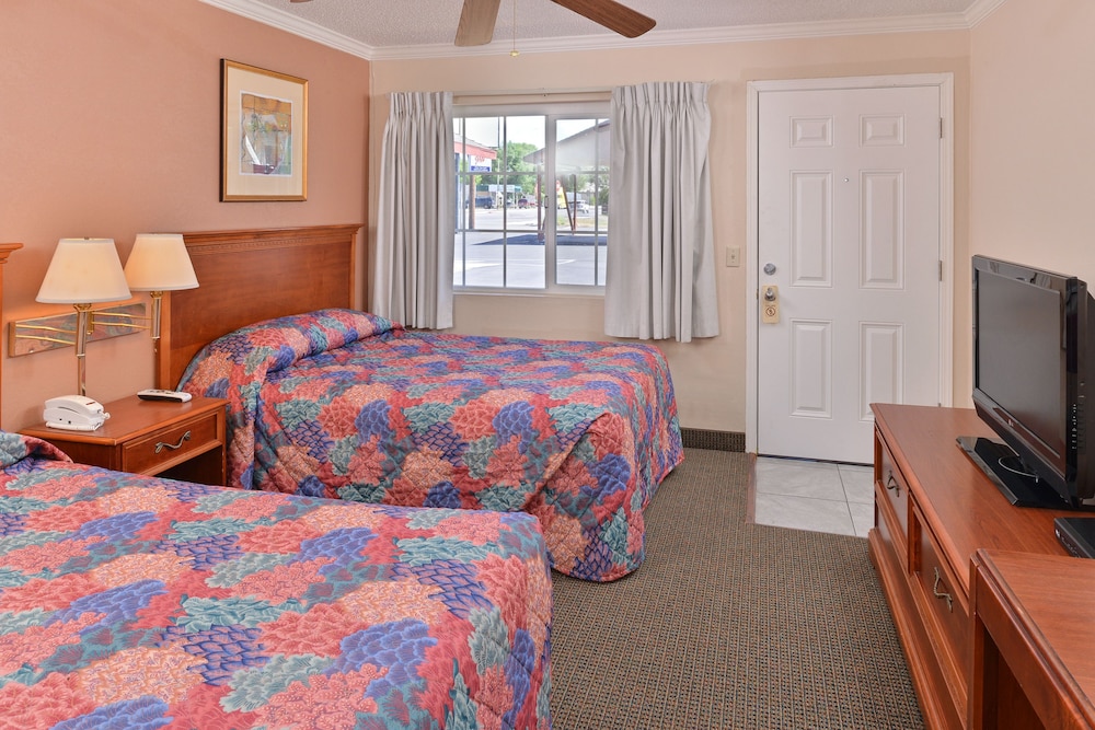 Golden Eagle Motel - photo 8