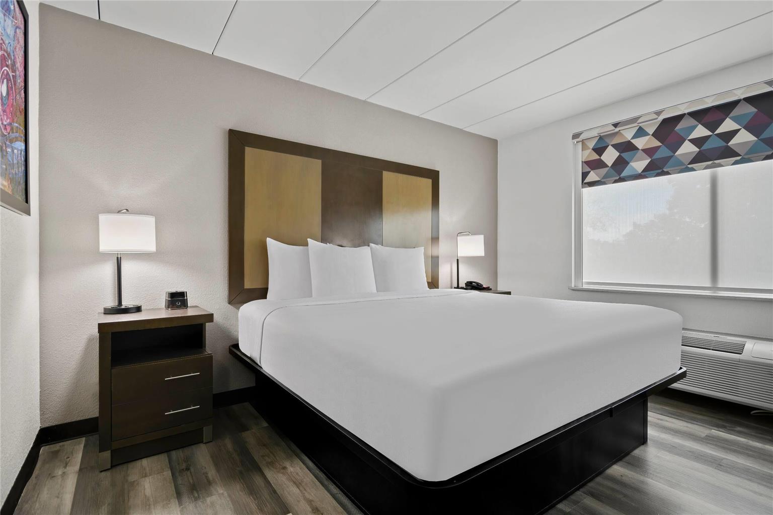 La Quinta Inn & Suites by Wyndham Sturbridge - photo 30