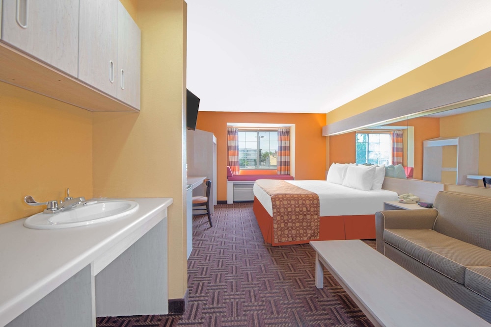 Microtel Inn & Suites by Wyndham Amarillo - photo 9