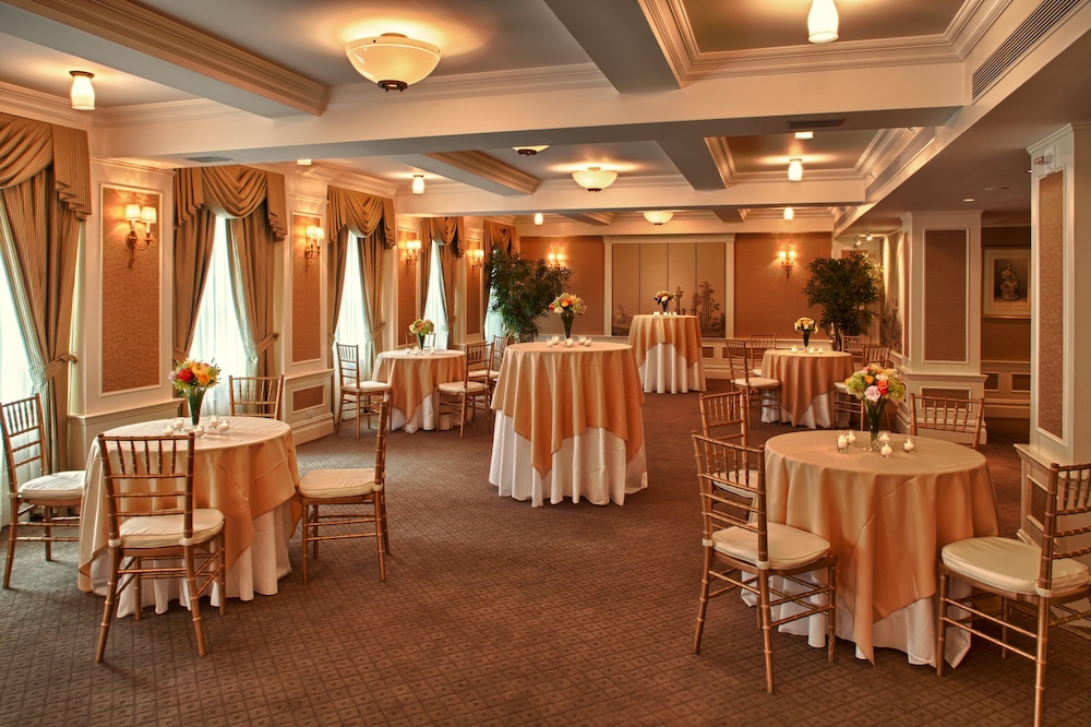 Hotel Plaza Athenee - photo 51