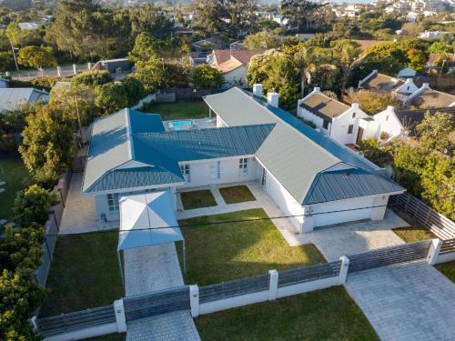 Sanctuary Sands Villa 5BD Pool Near Beach — 4-Star Luxury Hotel in Plettenberg Bay, South Africa