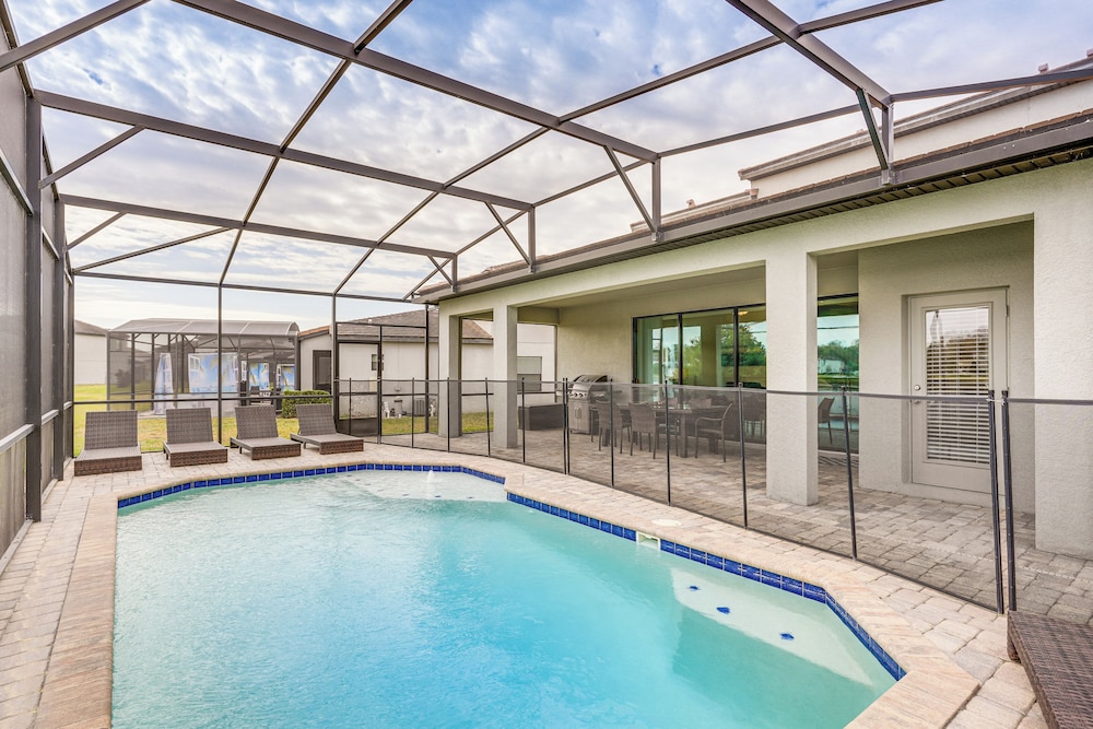 Resort Home in Haines City Screened Lanai Pool - photo 3