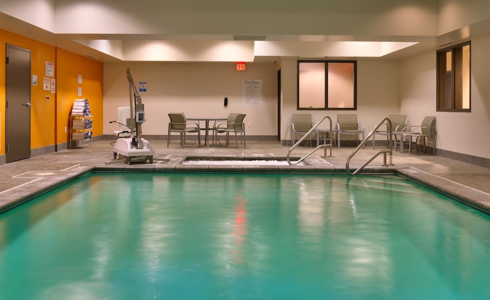 Holiday Inn Express and Suites Overland Park by IHG - photo 14
