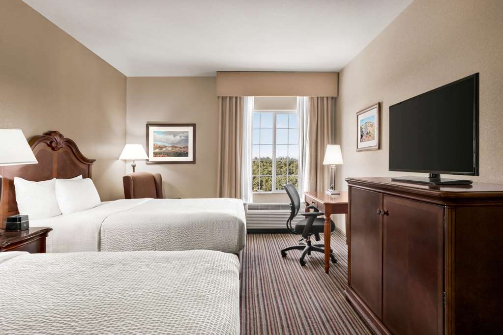 La Quinta Inn & Suites by Wyndham Trinidad - photo 33