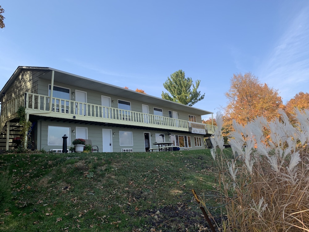 Eagle View Motel & Retreat - photo 11