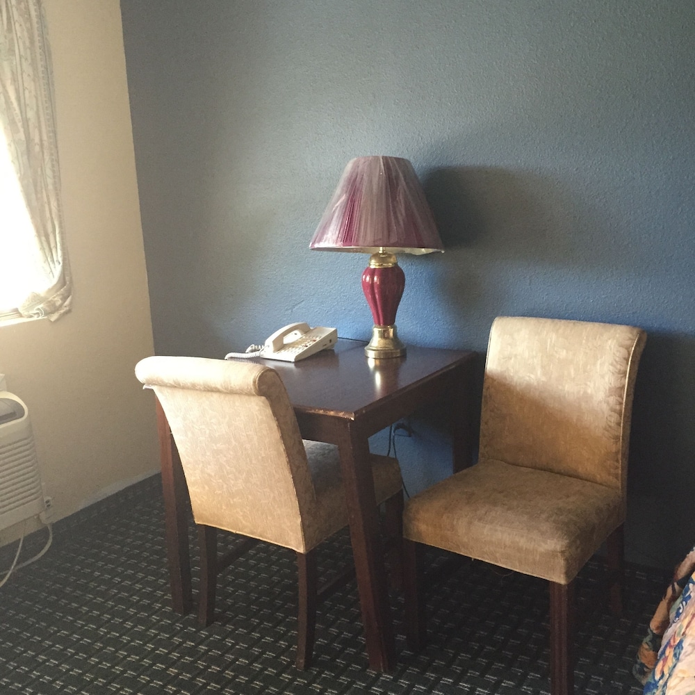 Guest Inn & Suites - photo 4