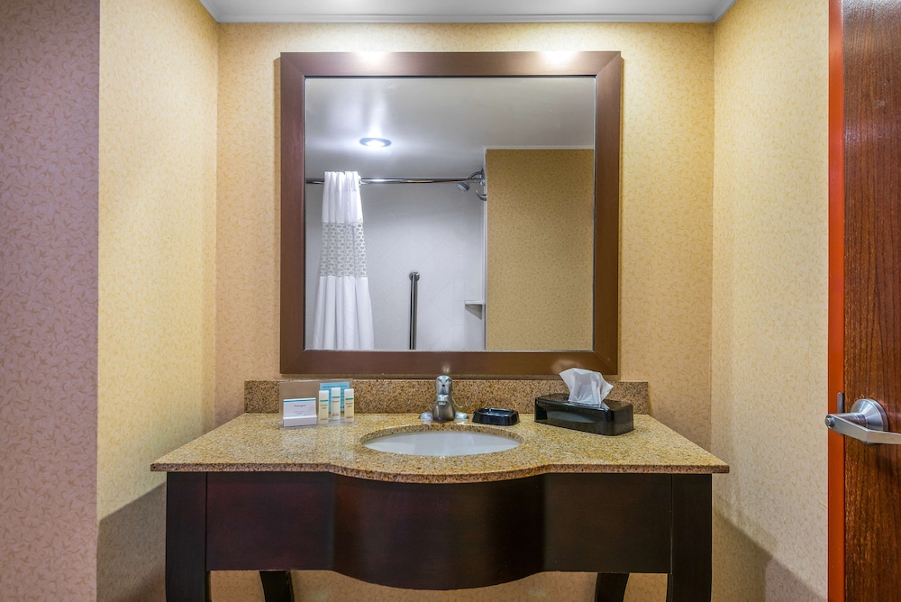 Hampton Inn Parkersburg Mineral Wells - photo 33