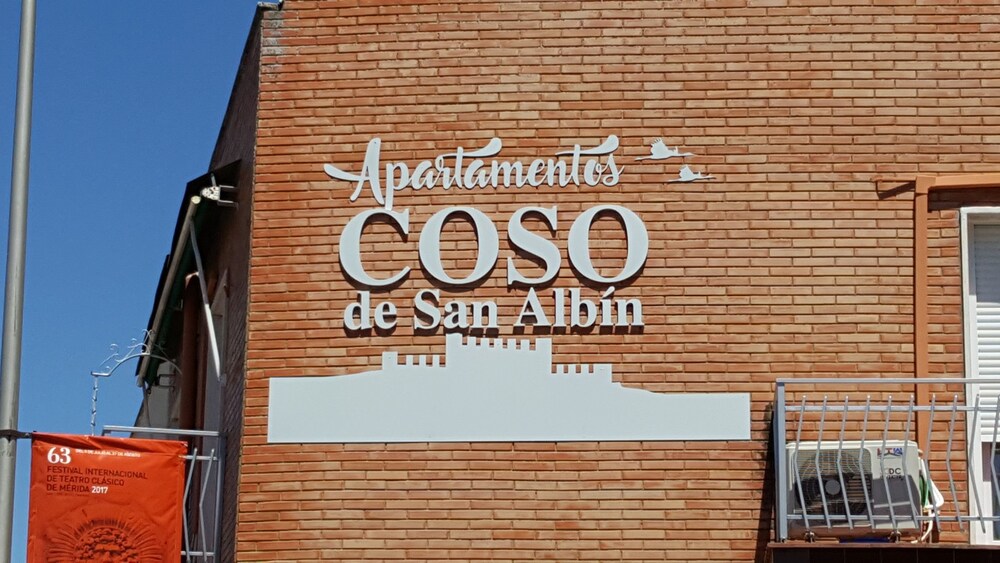 Apartamentos Coso de San Albin — 4-Star Luxury Hotel in Merida, Spain