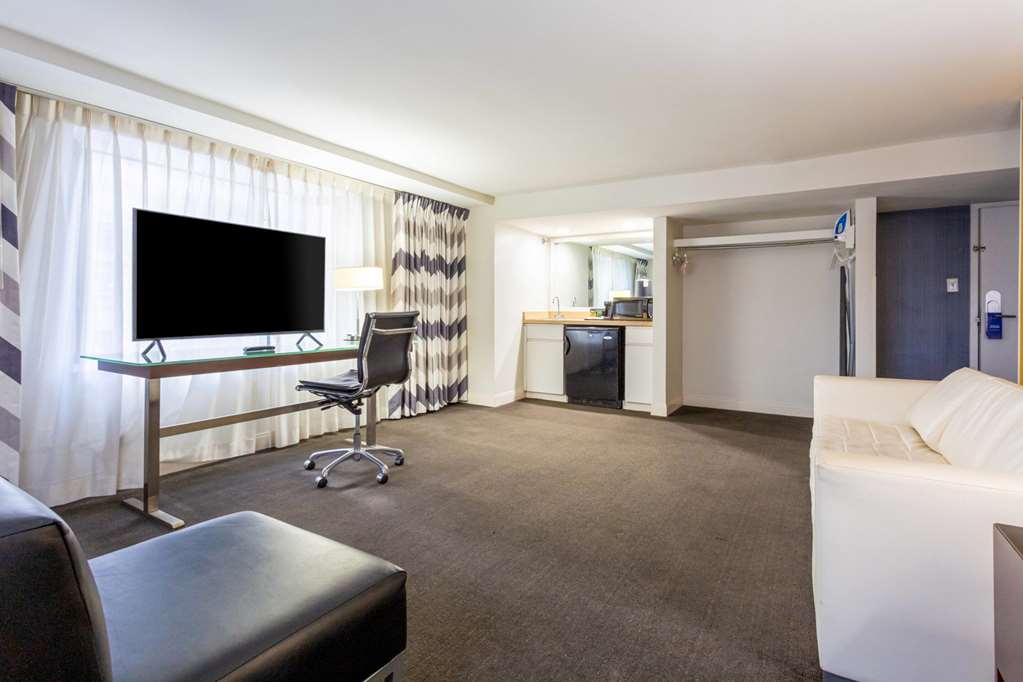 Comfort Inn & Suites Baltimore Inner Harbor - photo 21