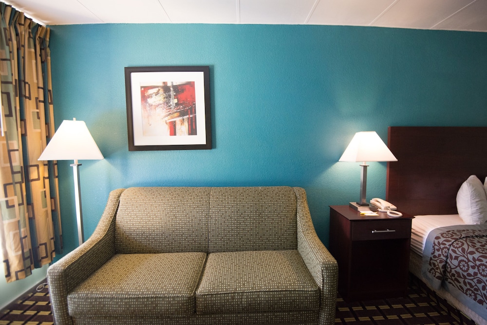 Days Inn by Wyndham Fort Wright Cincinnati Area - photo 10