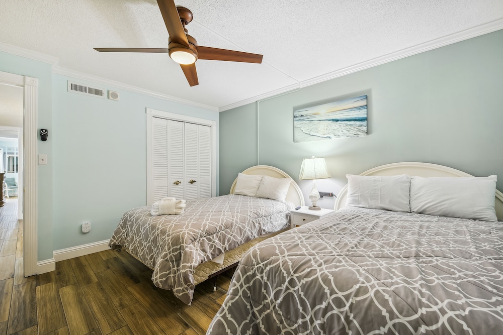 Regency Towers by Book That Condo - photo 13