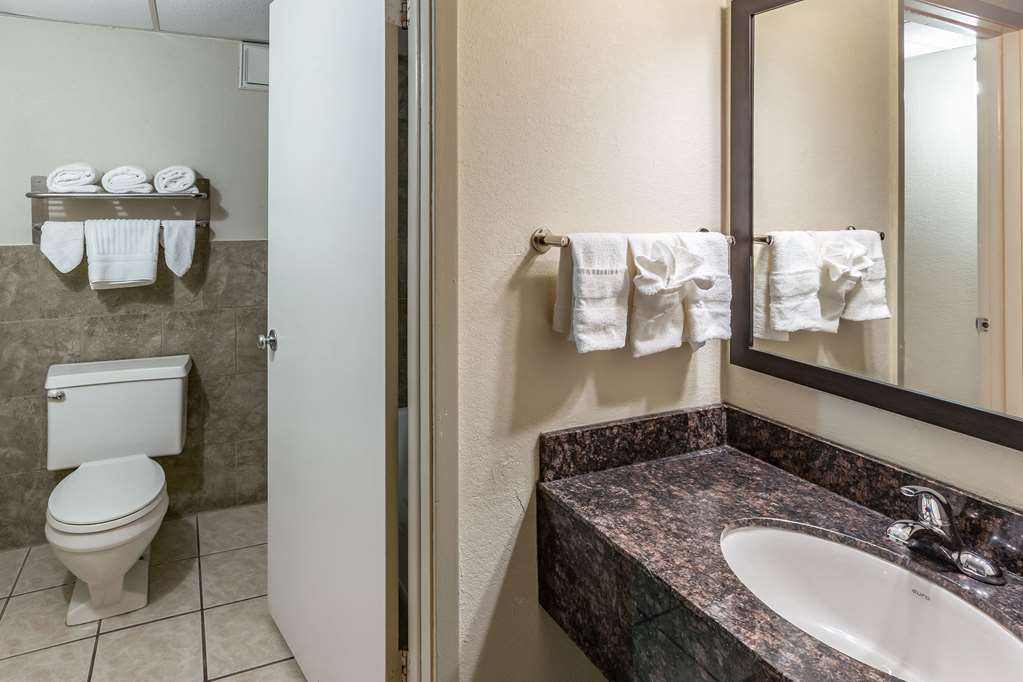 Econo Lodge Inn & Suites Newton - photo 23
