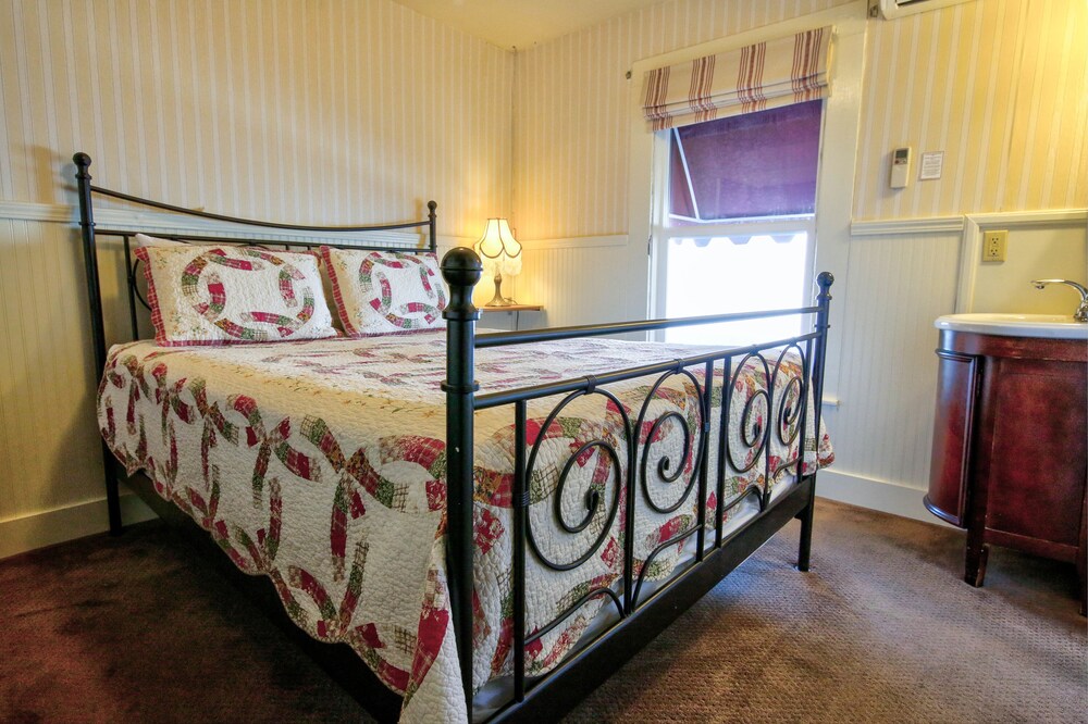 Hotel Charlotte - photo 15