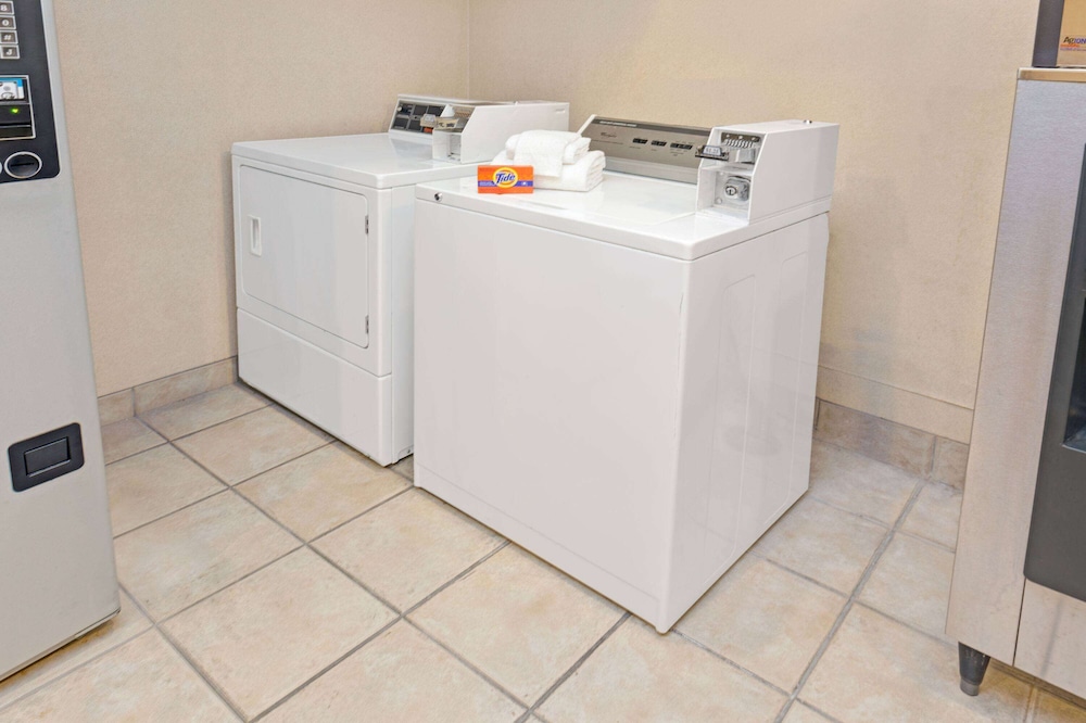 Red Lion Inn & Suites Elk Grove Village - photo 31