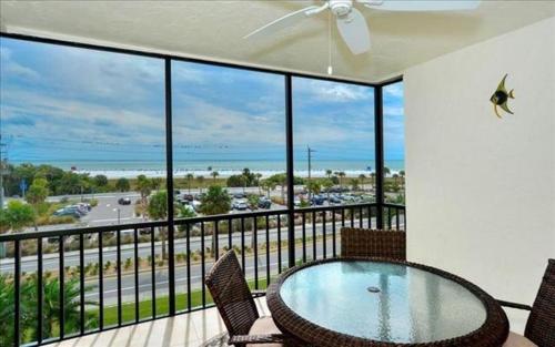 Crescent Royale Condominiums 409 — 4-Star Luxury Hotel in Siesta Key, United States