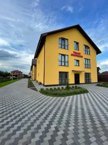 Yellow Apartments 19037080 — Boryspil