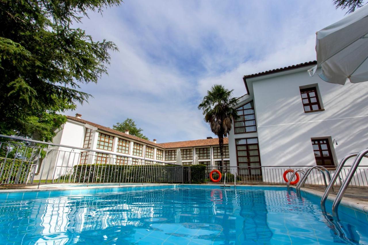 Hotel Hurdes Reales — 4-Star Luxury Hotel in Ladrillar, Spain