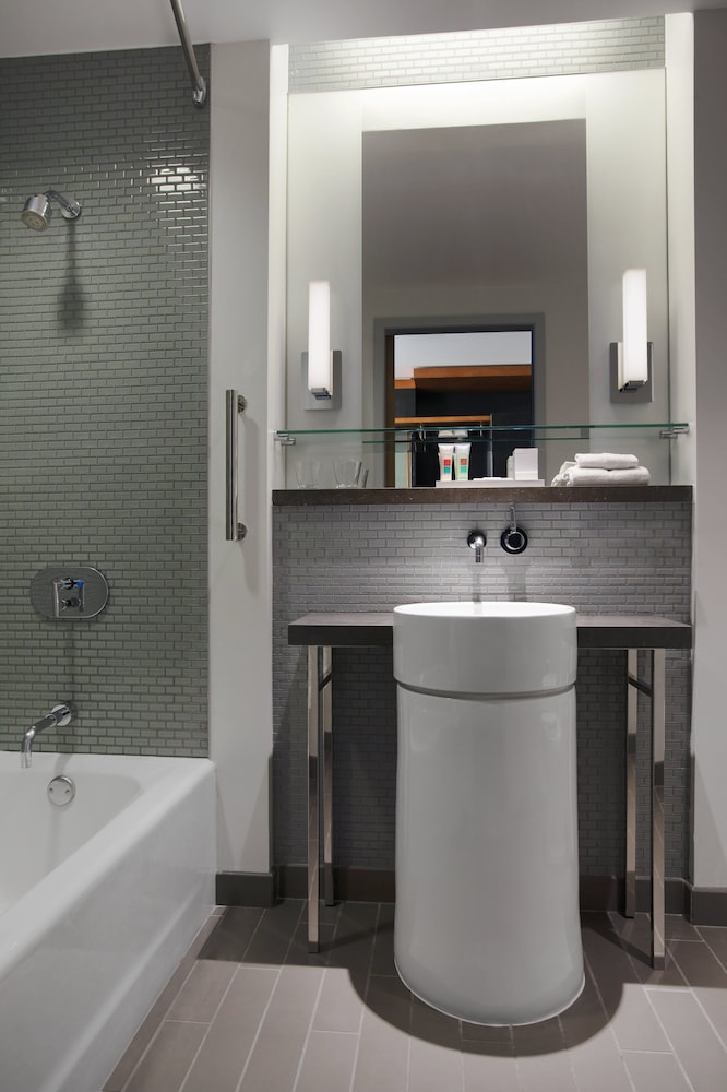 Loews Chicago O'Hare Hotel - photo 27