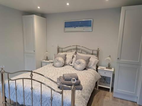 Bow Cottage — 4-Star Luxury Hotel in Bridport, United Kingdom