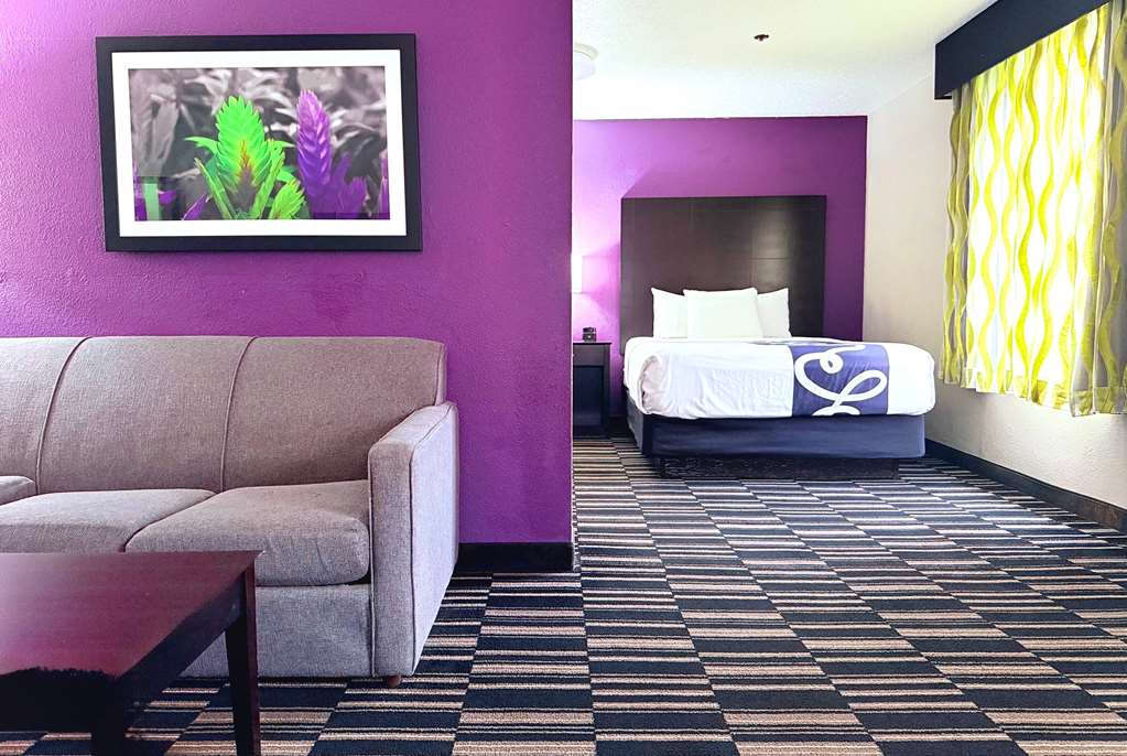 La Quinta Inn & Suites by Wyndham Orlando Universal area - photo 12