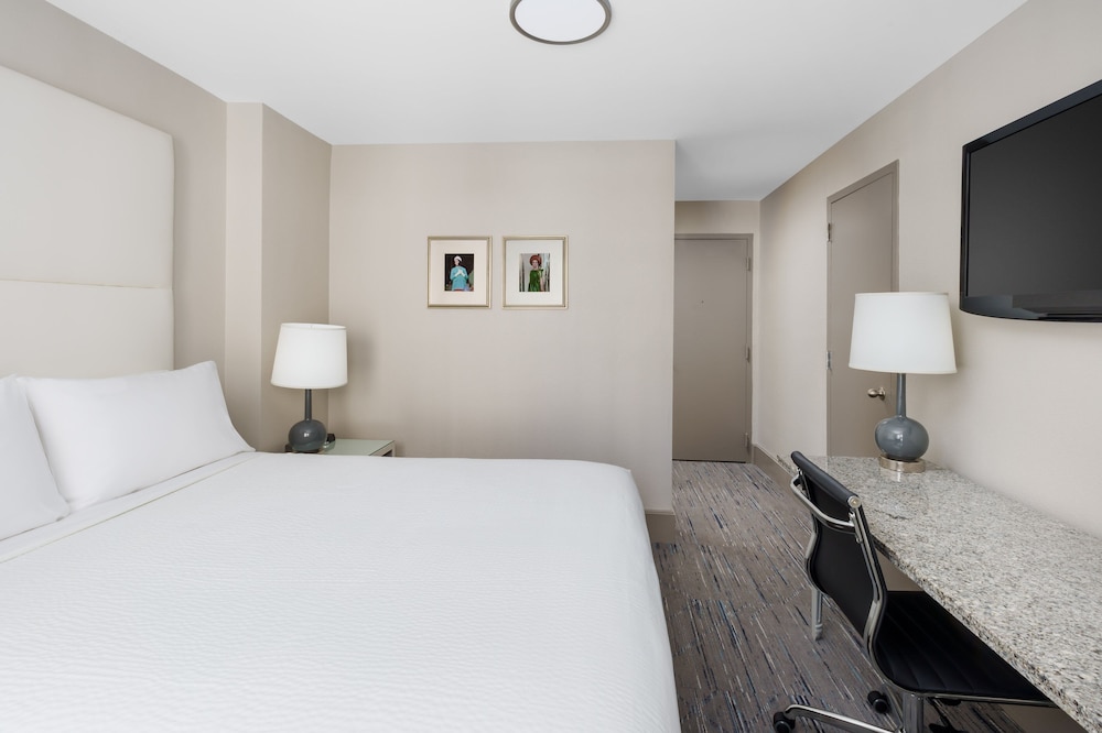 Holiday Inn Express Chicago Magnificent Mile - photo 13
