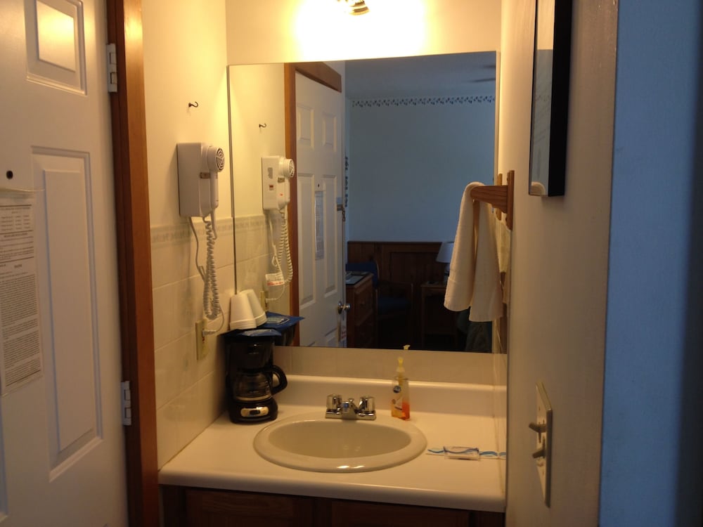 Isleview Motel and Cottages - photo 37