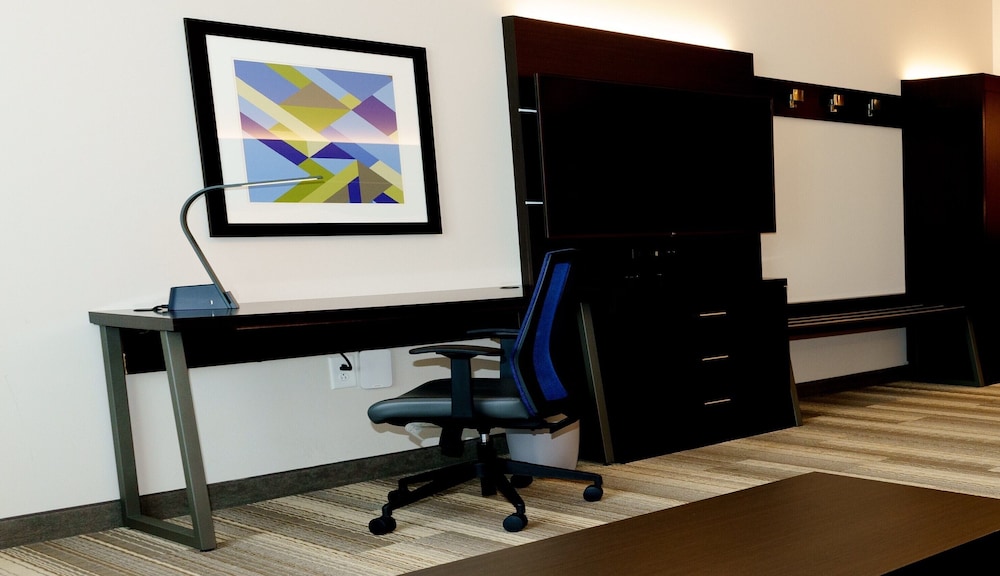 Holiday Inn Express & Suites Franklin Berry Farms by IHG - photo 26