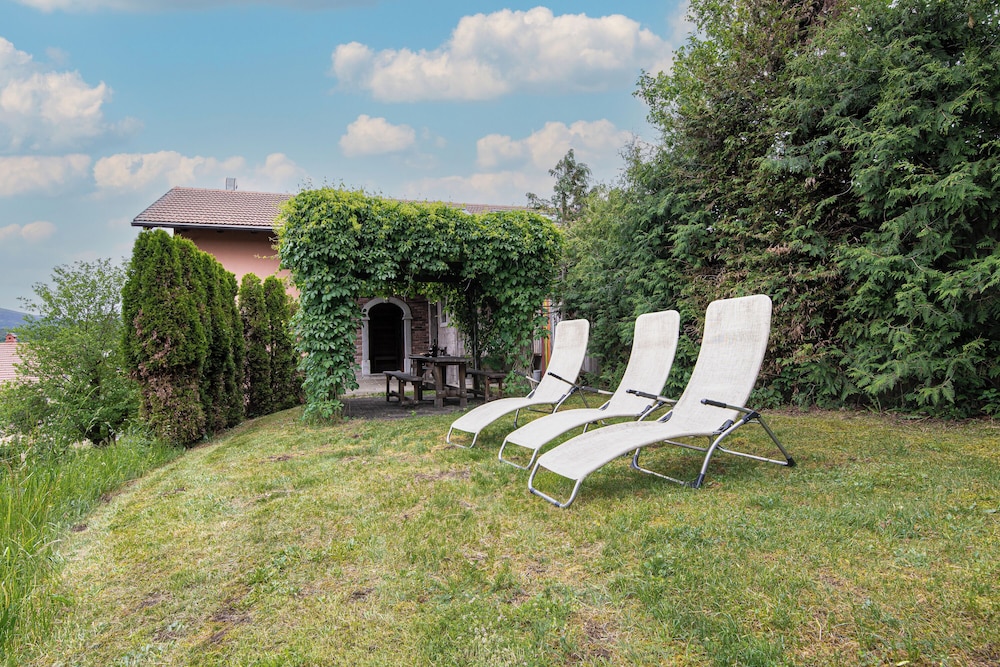 House Na Meji With Sauna Happy Rentals — 4-Star Luxury Hotel in Pivka, Slovenia
