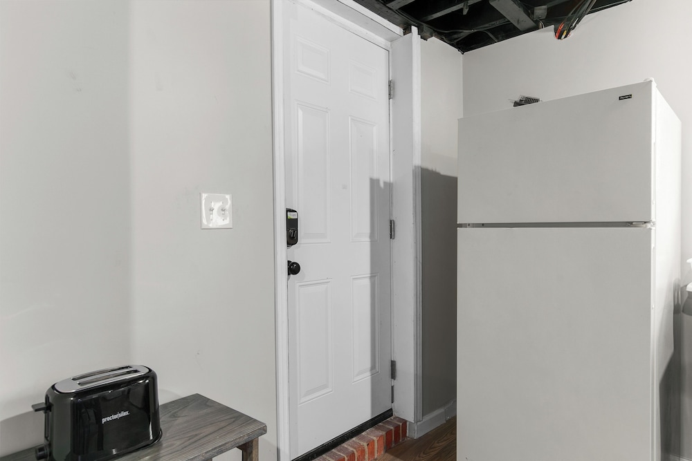 Beds on Broadmoor Two Units - photo 15