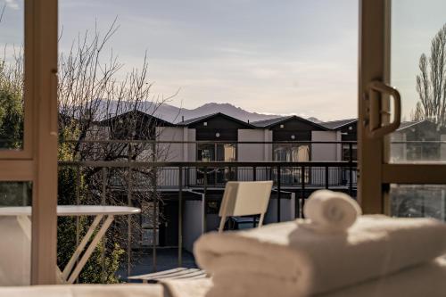 Alpine Escape Apartment — 4-Star Luxury Hotel in Wanaka, New Zealand