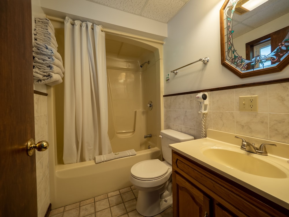 Lake 'N Pines Motel - photo 52