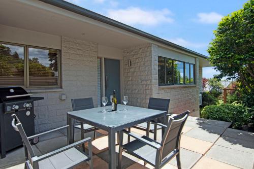 Rutherford Retreat Nelson Holiday Home — 4-Star Luxury Hotel in Nelson, New Zealand