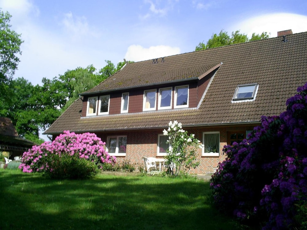 Rhododendron Hof - carbon neutral hotel in Bispingen